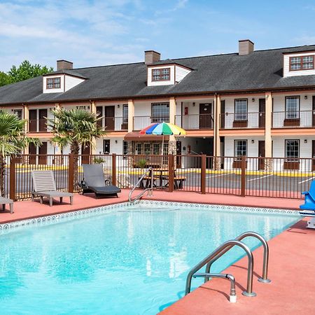 Baymont By Wyndham Commerce Ga Near Tanger Outlets Mall Exterior photo