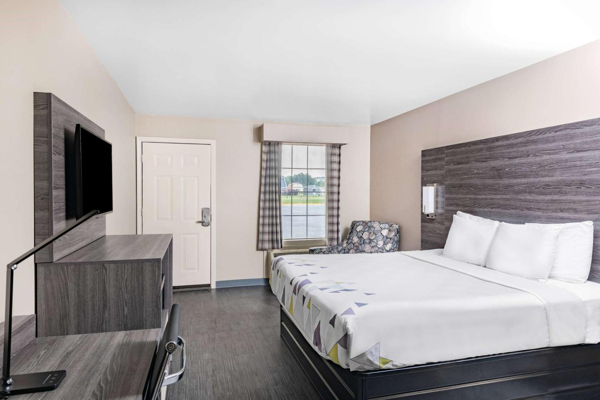 Baymont By Wyndham Commerce Ga Near Tanger Outlets Mall Exterior photo