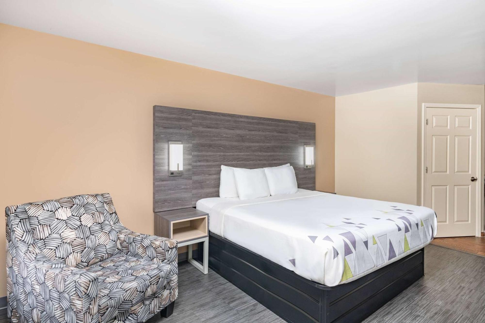 Baymont By Wyndham Commerce Ga Near Tanger Outlets Mall Exterior photo