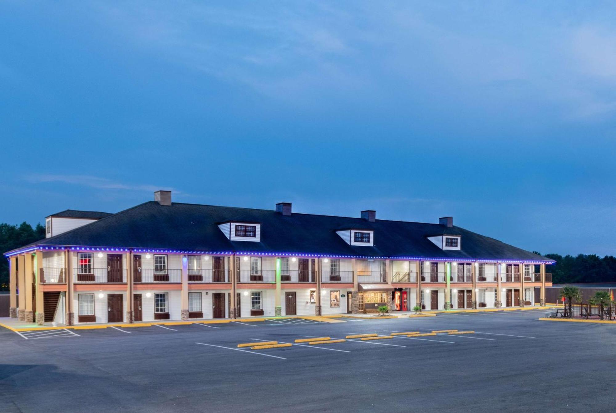 Baymont By Wyndham Commerce Ga Near Tanger Outlets Mall Exterior photo