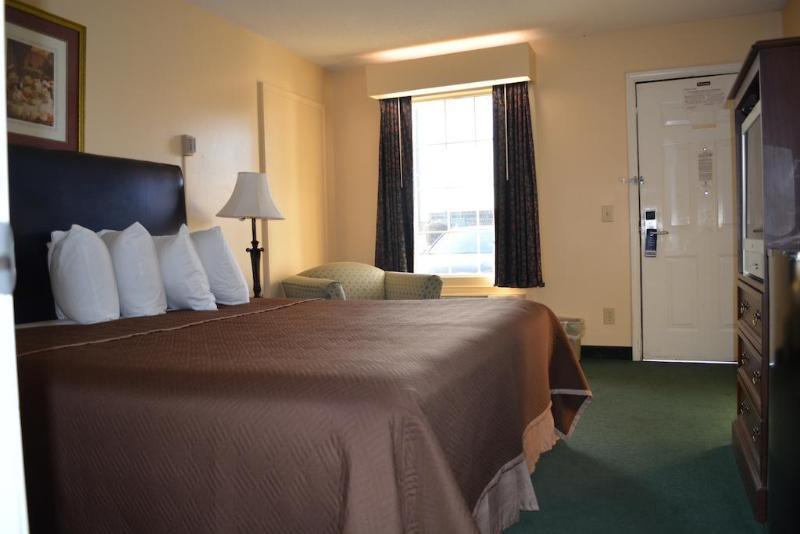 Baymont By Wyndham Commerce Ga Near Tanger Outlets Mall Exterior photo